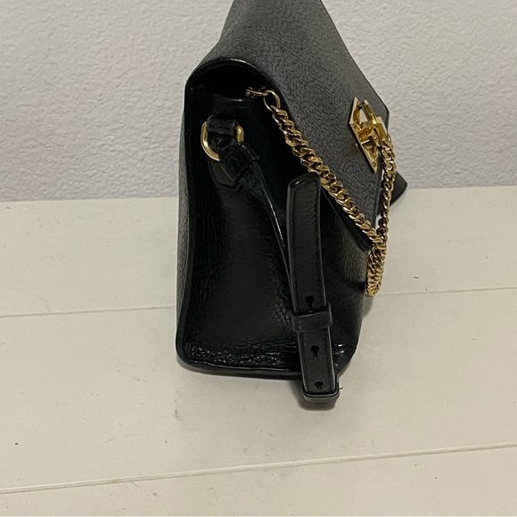 Salvatore Ferragamo pebbled black chain  link  leather handbag bag Purse Fall - Picture 5 of 15